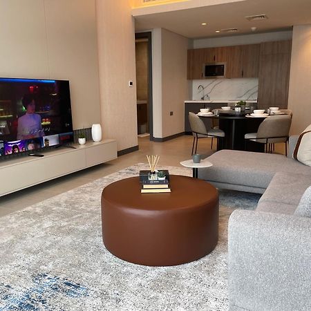 Charthouse Bahrain Hotel Manama Luaran gambar A living room in a typical apartment