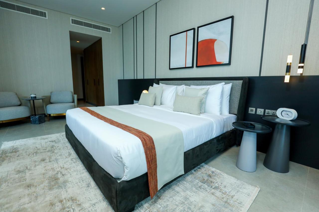 Charthouse Bahrain Hotel Manama Luaran gambar A bedroom at the hotel
