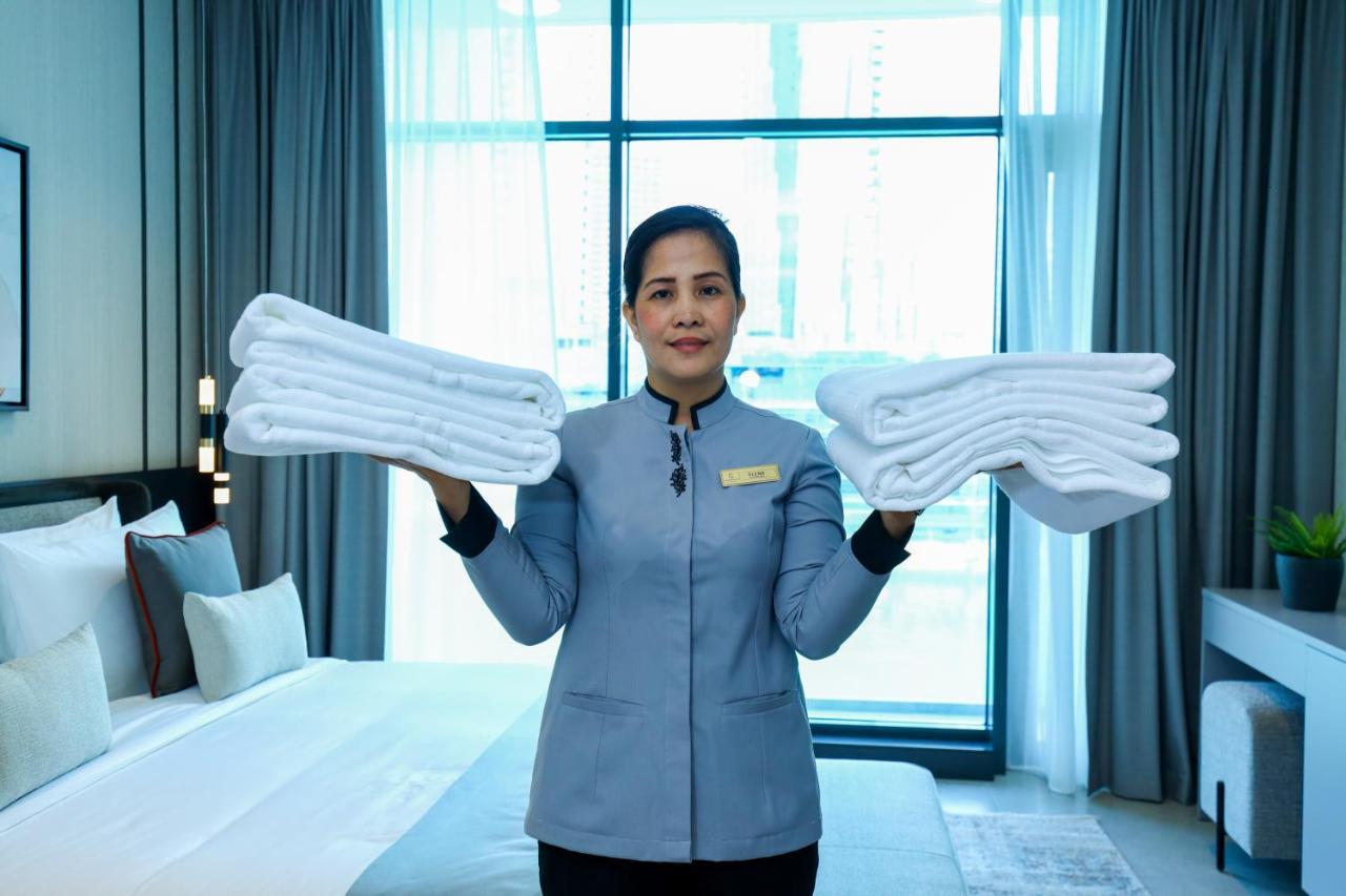 Charthouse Bahrain Hotel Manama Luaran gambar A chambermaid in a hotel