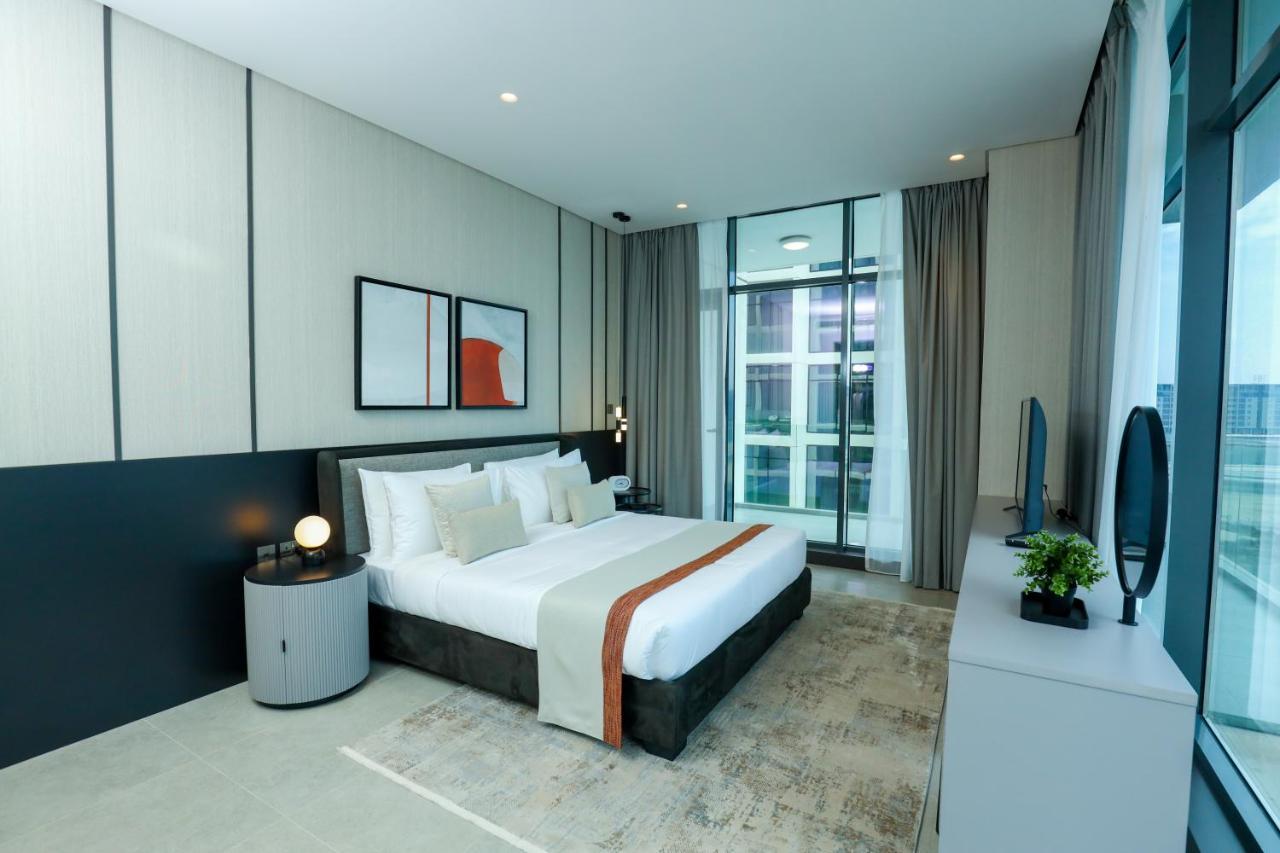 Charthouse Bahrain Hotel Manama Luaran gambar A bedroom at the hotel