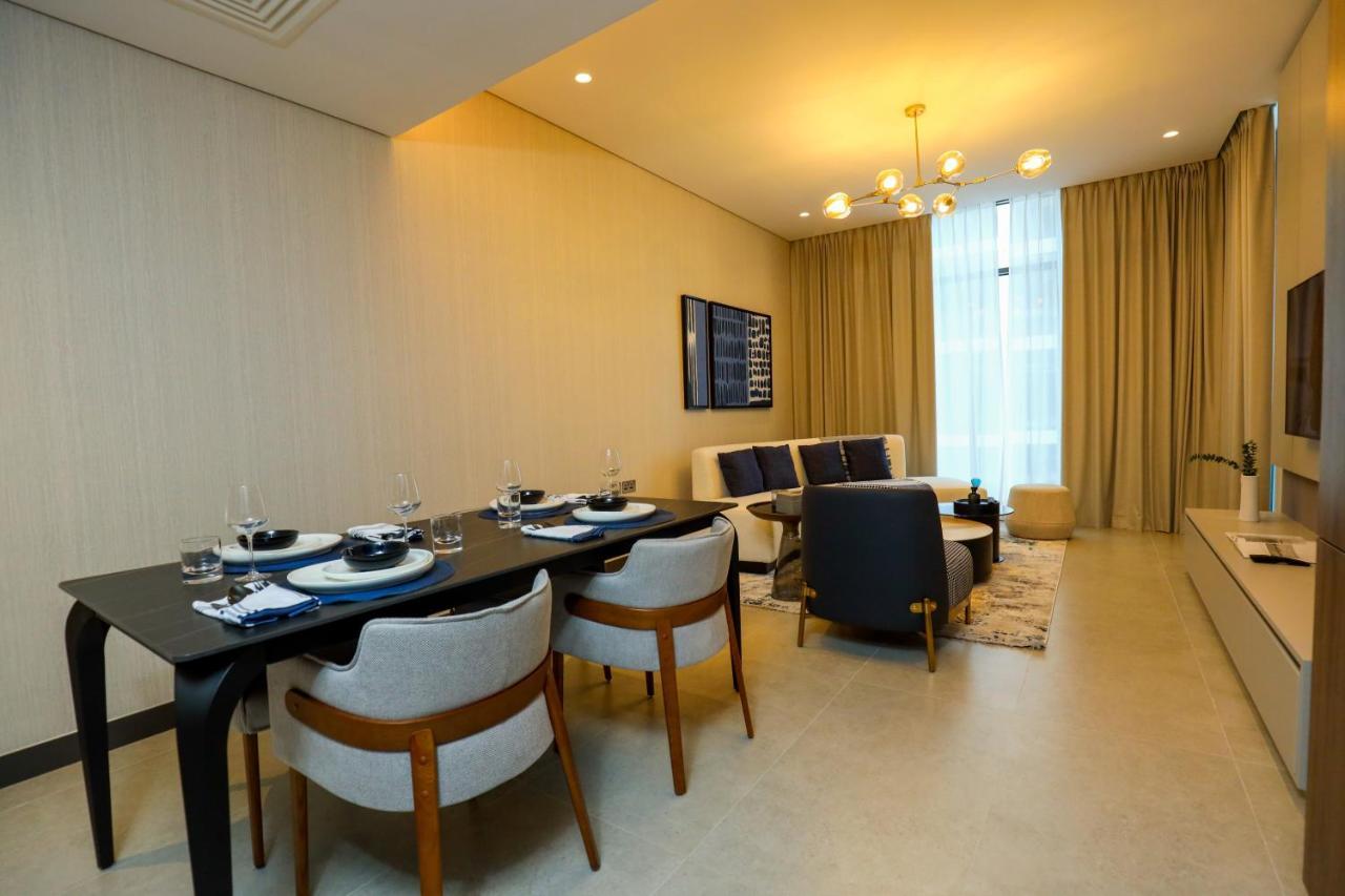 Charthouse Bahrain Hotel Manama Luaran gambar A living room in a typical apartment