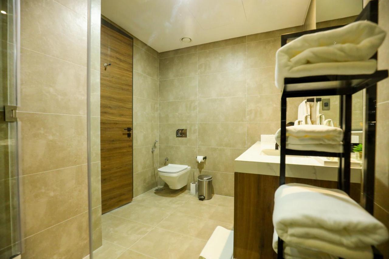Charthouse Bahrain Hotel Manama Luaran gambar Bathroom
