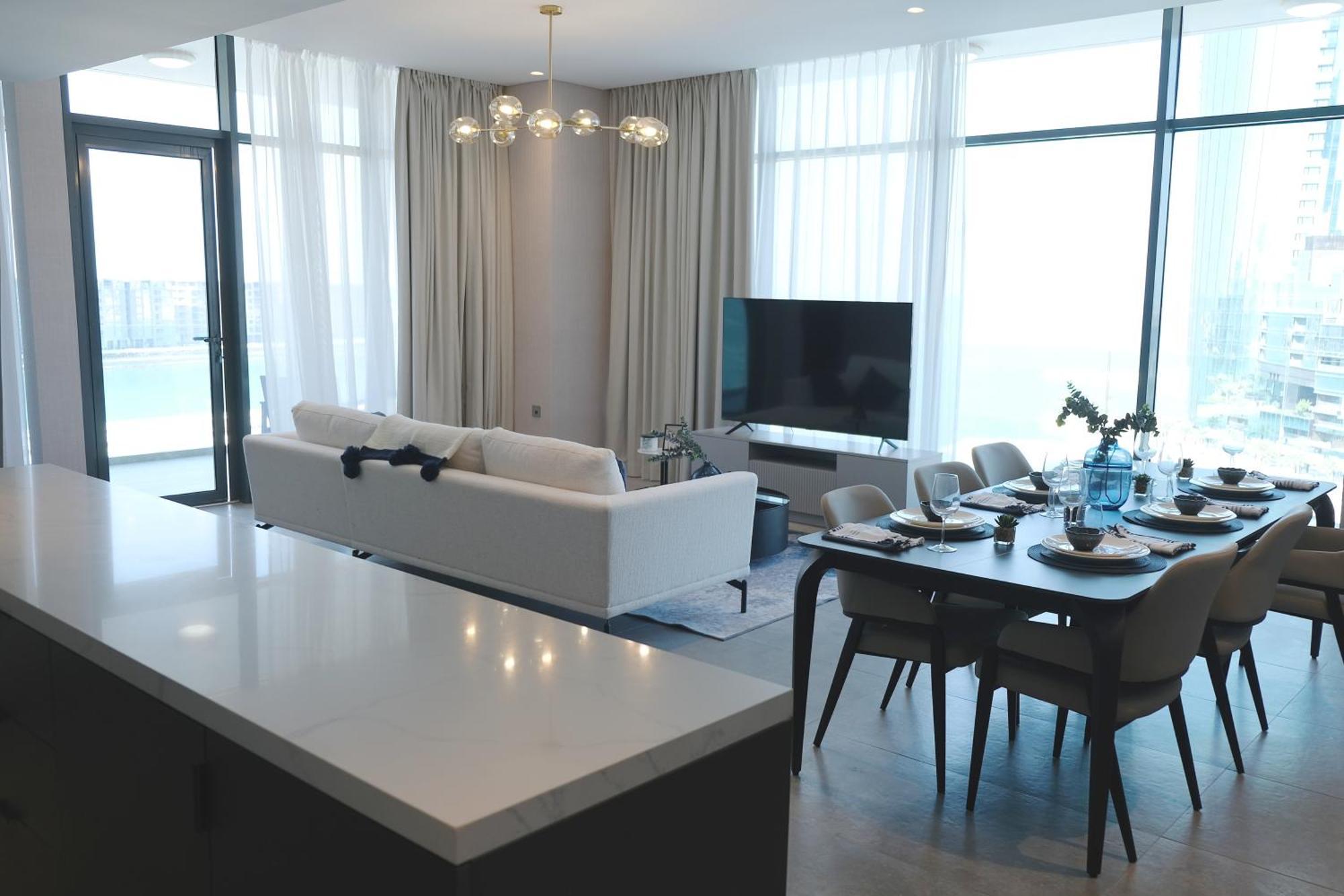 Charthouse Bahrain Hotel Manama Luaran gambar A living room in a 3-bedroom apartment