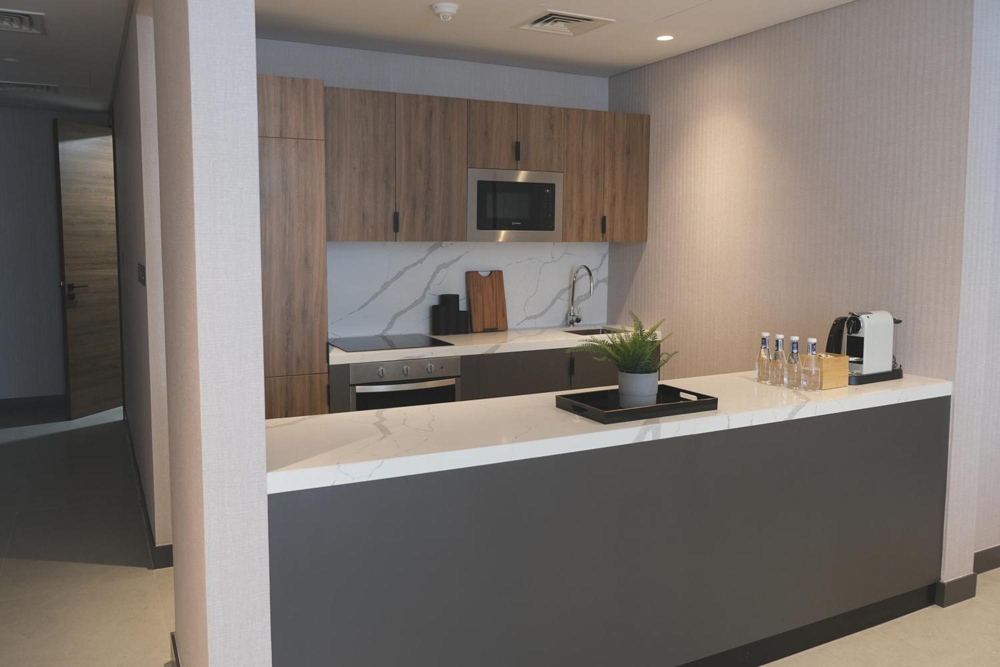 Charthouse Bahrain Hotel Manama Luaran gambar Kitchen