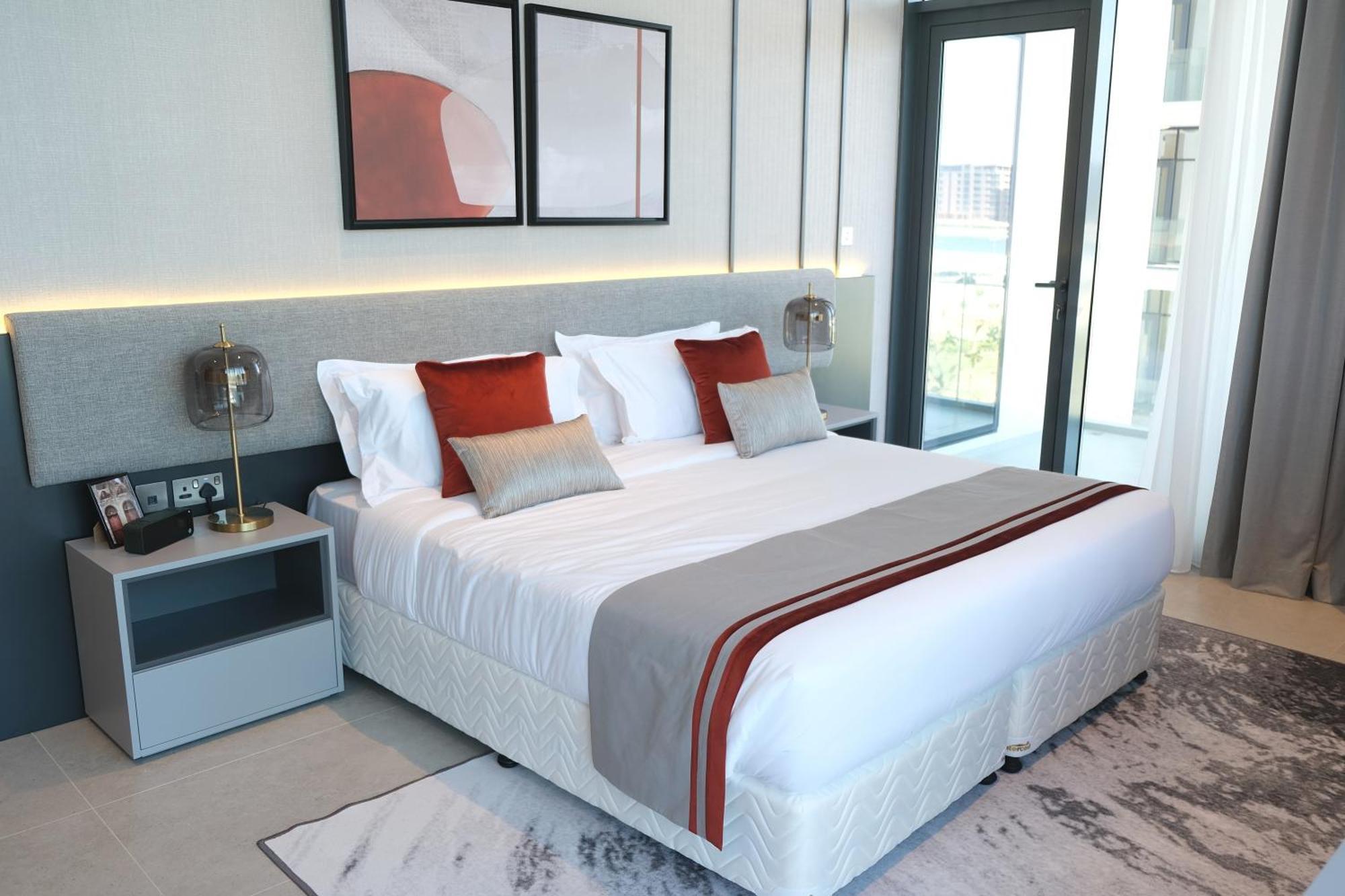 Charthouse Bahrain Hotel Manama Luaran gambar A bedroom at the hotel