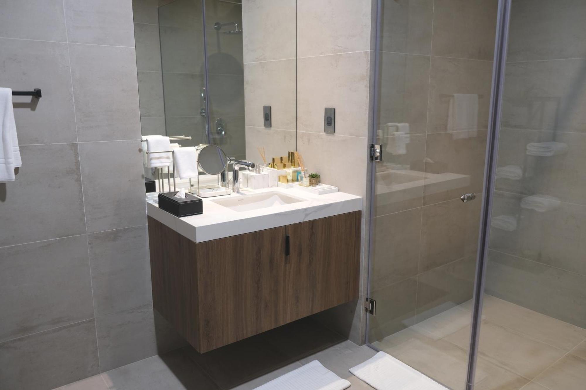 Charthouse Bahrain Hotel Manama Luaran gambar Bathroom