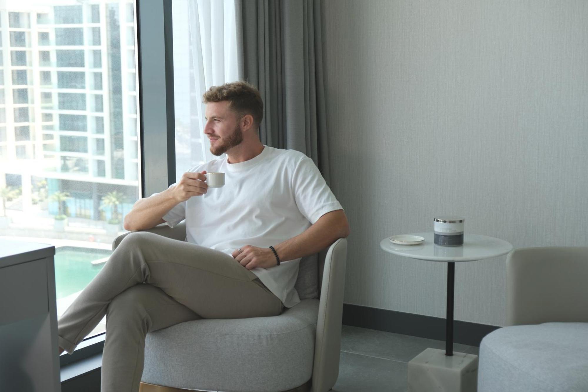 Charthouse Bahrain Hotel Manama Luaran gambar A man drinking coffee